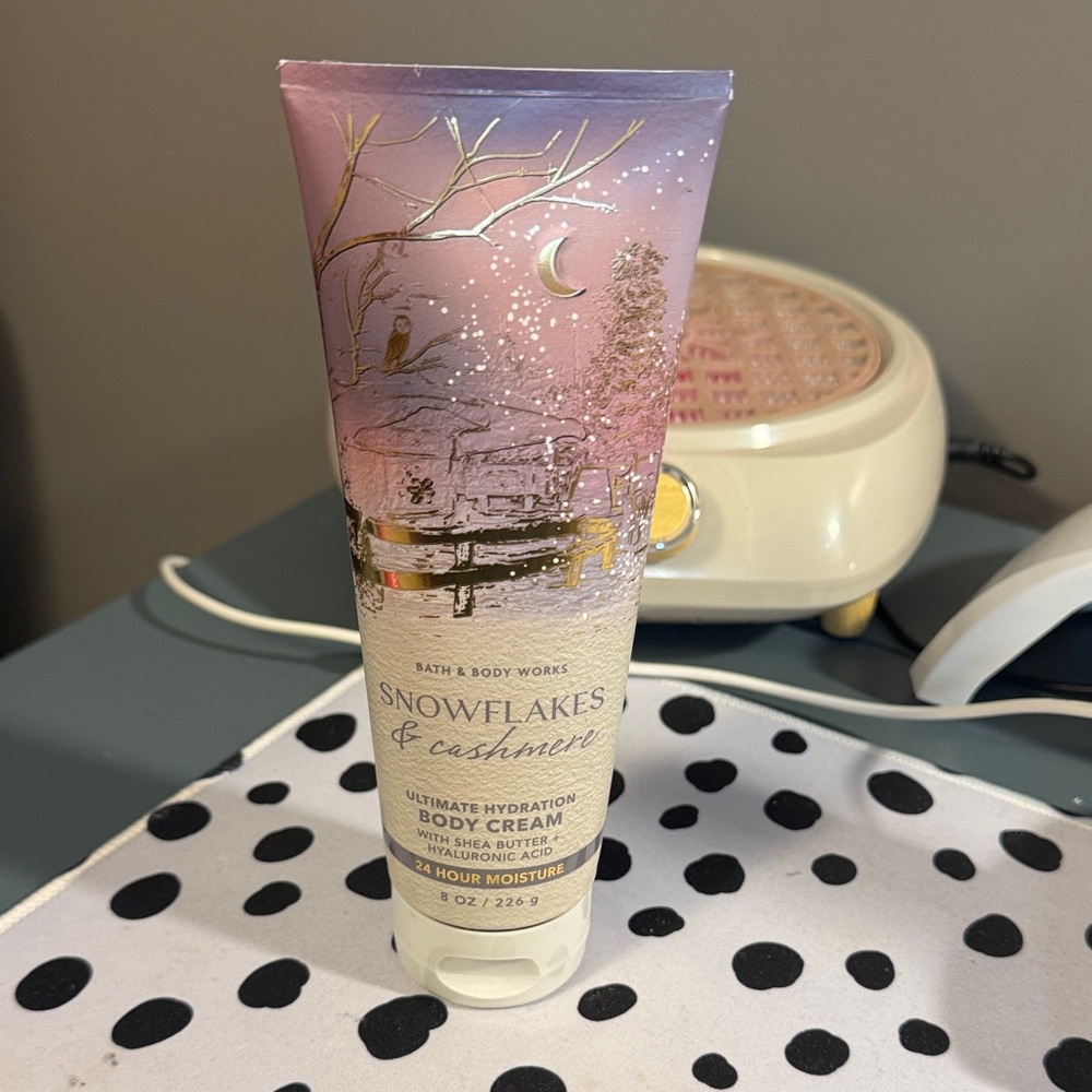 Bath & Body Works Snowflakes & Cashmere Body Cream - Pink & Cream